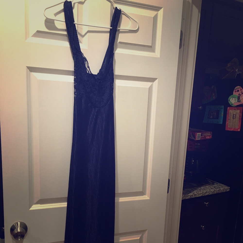 2 long nightgowns